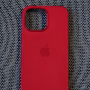 Official Apple Silicone Case – Red – iPhone 14 Pro Max
